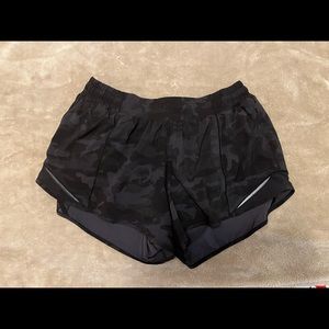 Black camo lululemon Hotty hot size 10 4’
